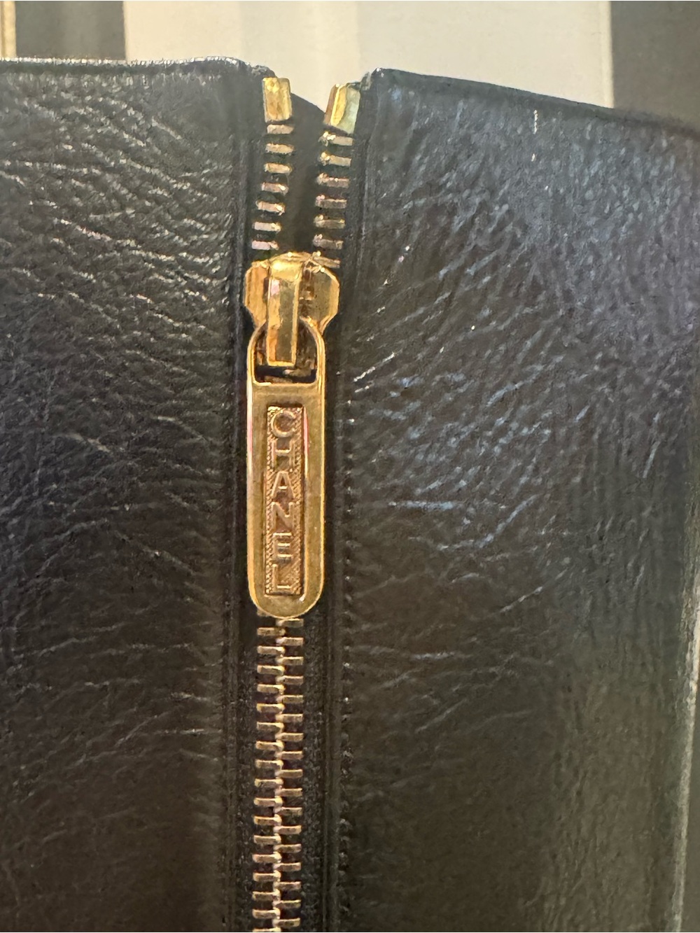 Designer Chanel Black Quilted Knee-High Boots with Gold Chain Detail - Picture 5 of 10
